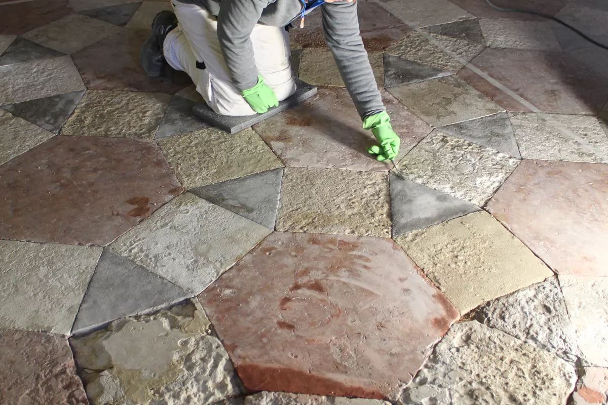 Restauro pavimentazioni in pietre policrome