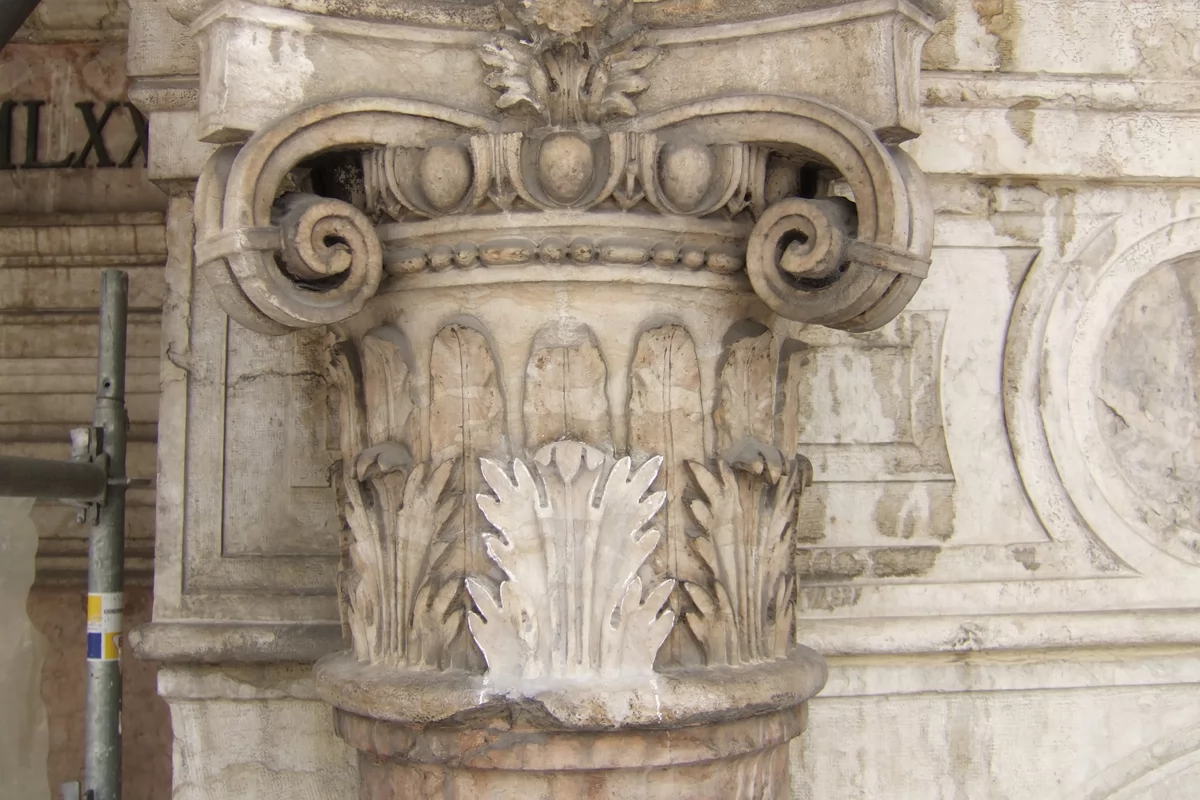 Test di pulitura su capitello in pietra, S. Maria Magg. Trento